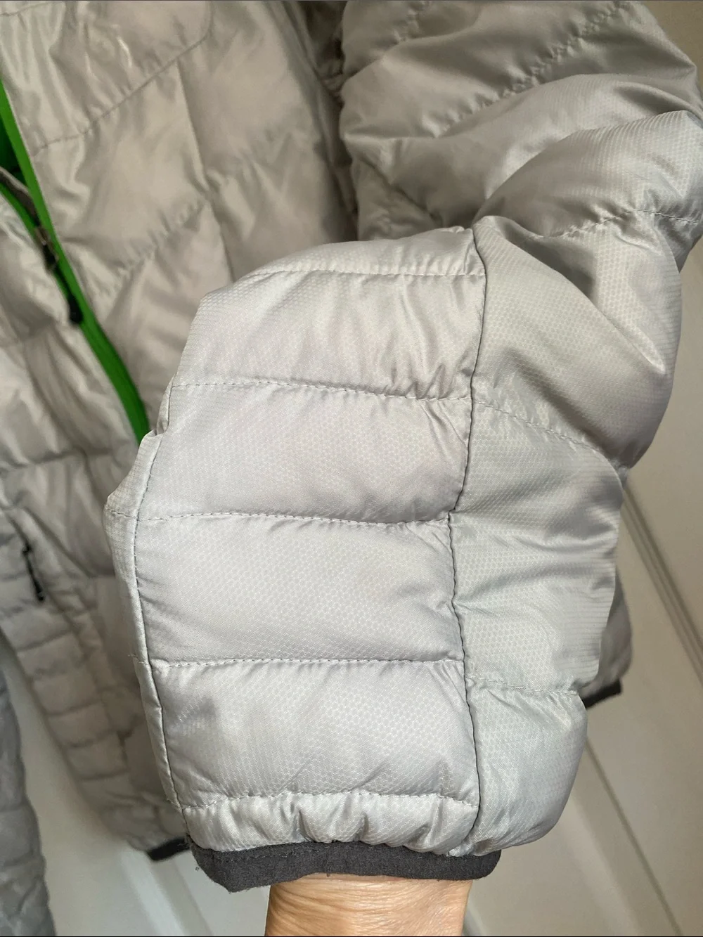 💚 Men’s Spyder Light Gray Puffer Jacket with Lime Green Lining size Small